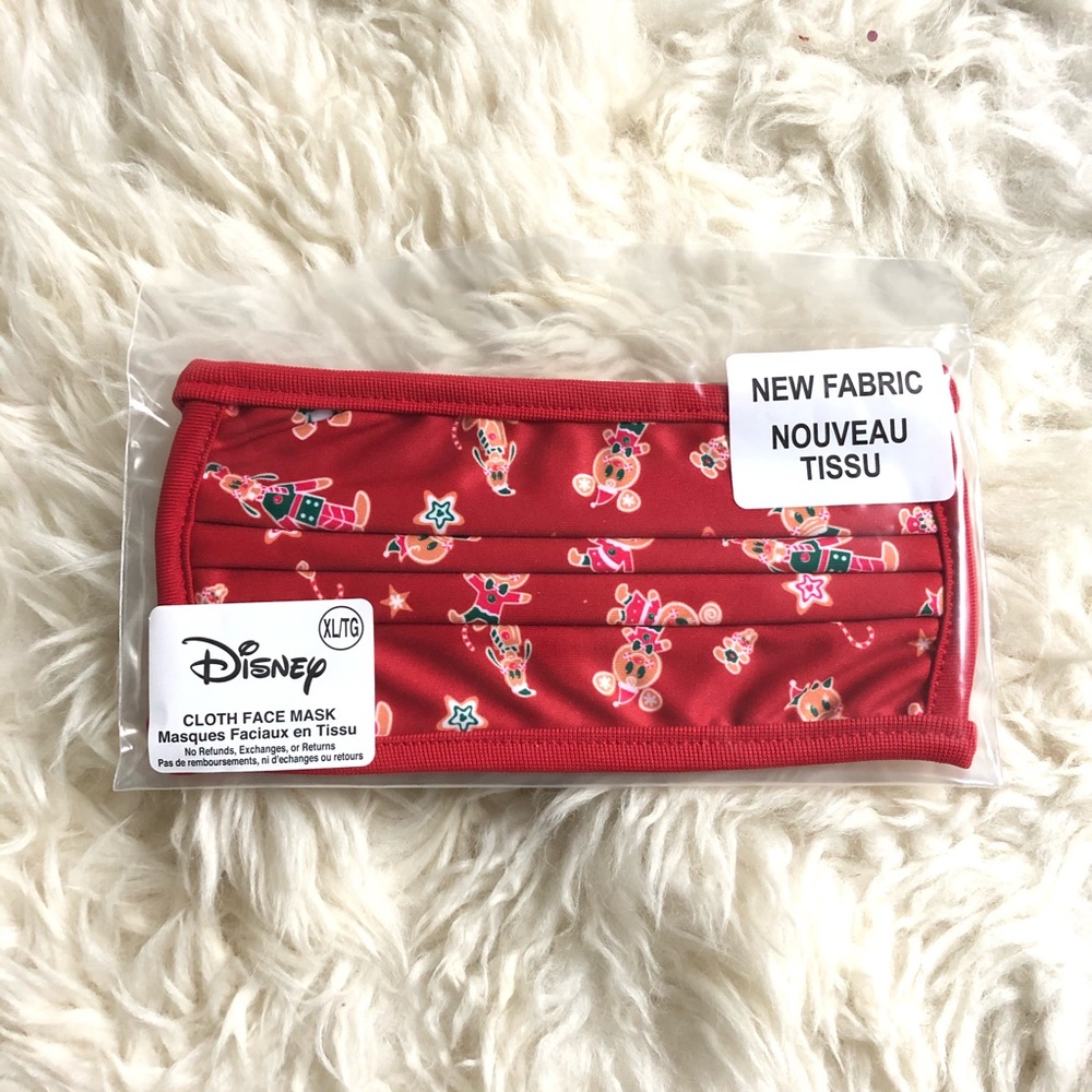 NWT Disney Mickey and Friends Holiday Face Mask